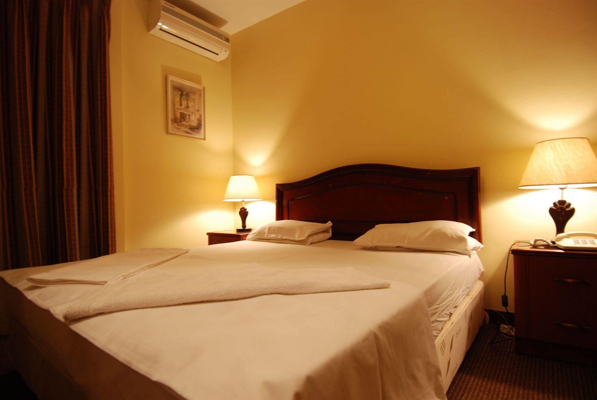 Al Rashid Hotel Wadi Musa Extérieur photo